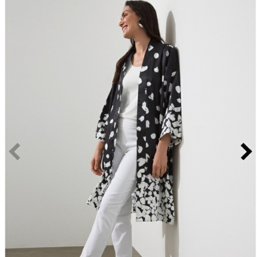 Chicos Petals Drama Ruana Black White Floral Print Kimono - Picture 2 of 13